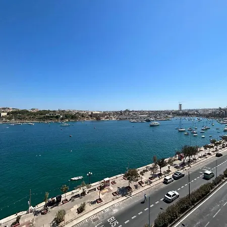 Ferry Ultracentral Location Valletta View סליאמה